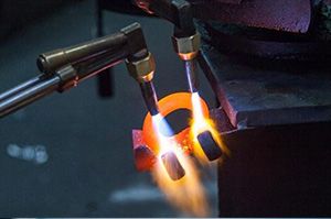 電爐廠家介紹真空爐溫度輸出所遭到的影響